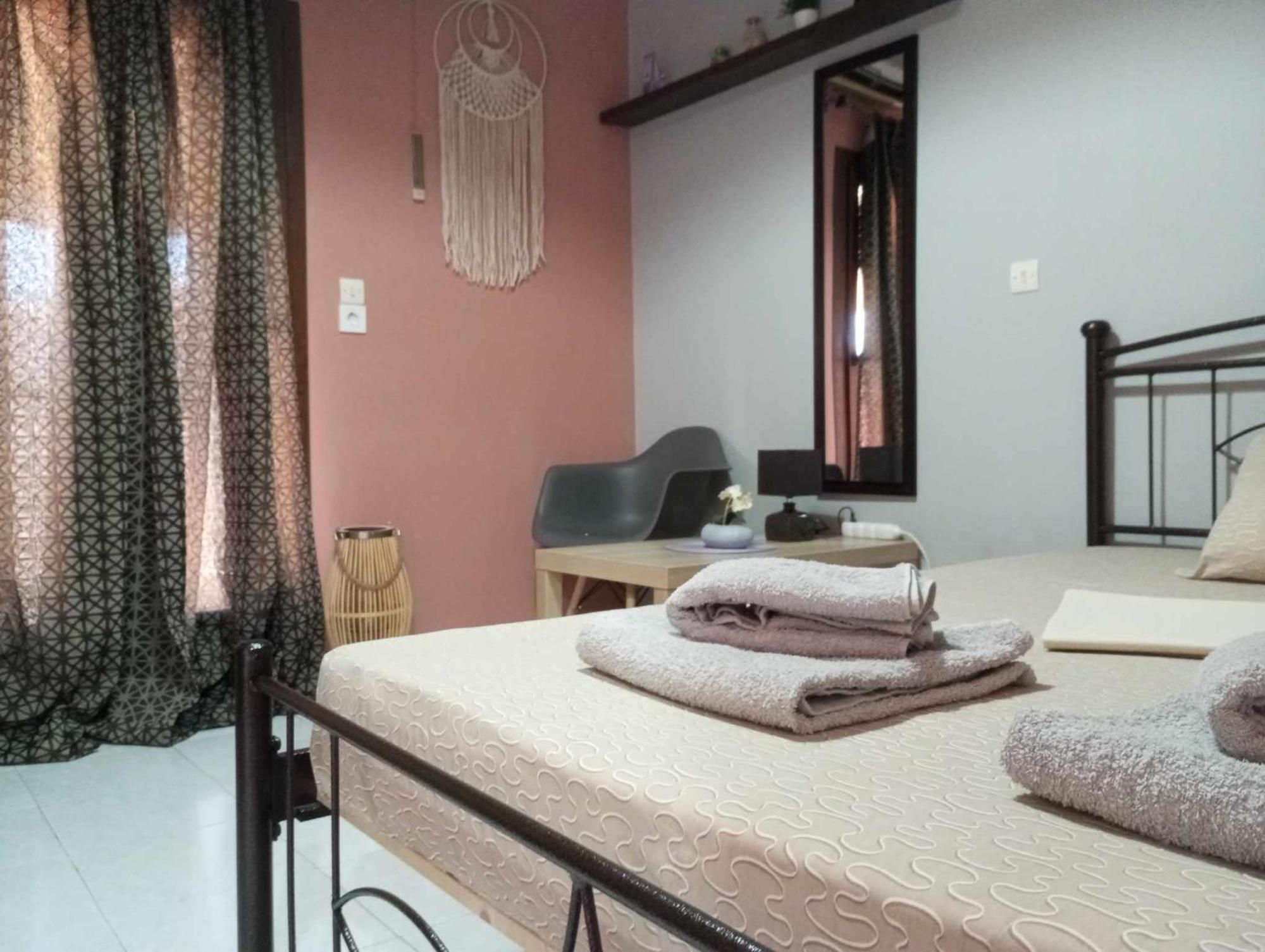 Cozy Studio Flat 1 Bedroom-Very Central Location Митилини Экстерьер фото